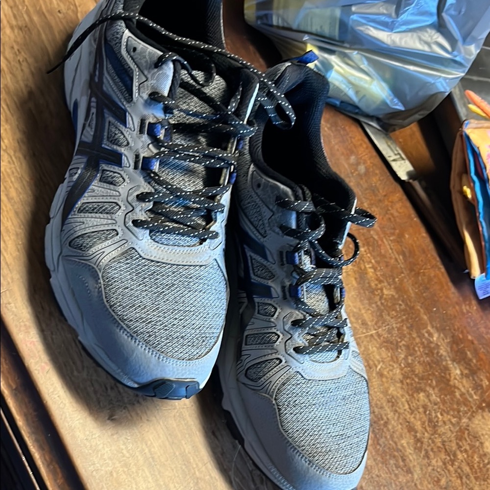 Men's Gray Athletic Shoes